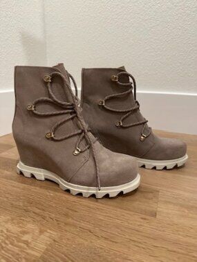 Sorel High heal Boots